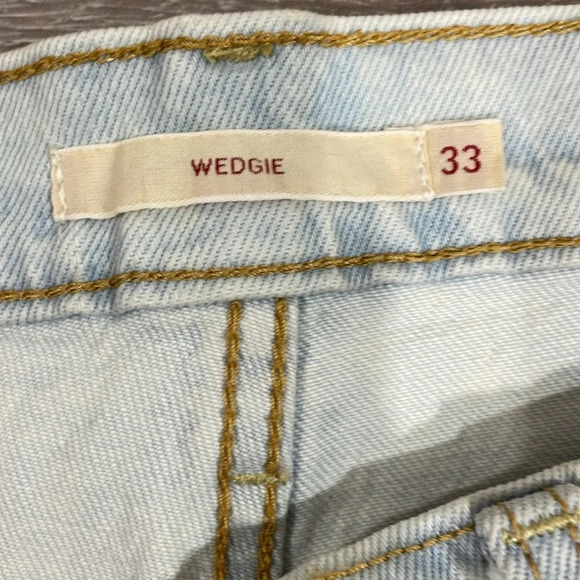 NWT Levi’s Premium Wedgie High Rise Raw Hem Light Wash Denim Jeans 33 - Picture 14 of 16